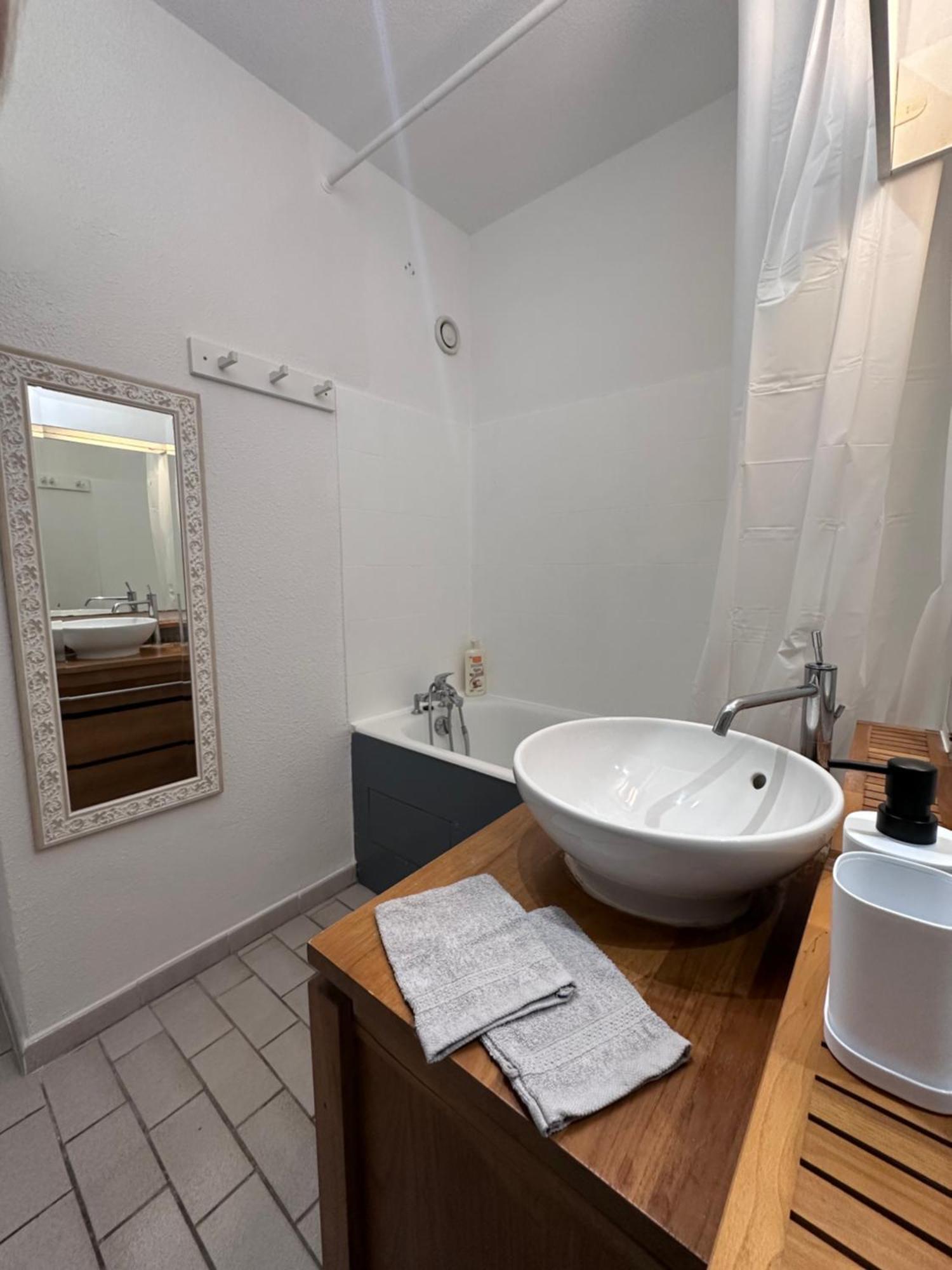 Studio Sur Le Port De Hyeres - A 2Min Des Plages, Clim & Balcon Exterior photo